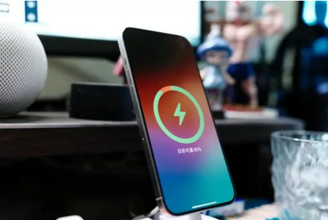 侨乡街道开发区苹果15换屏服务分享用什么充电器给iPhone15充电更好 